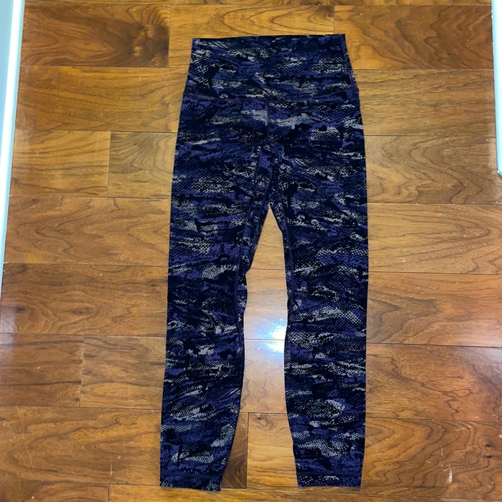 Size 4 7/8 Lululemon purple fatigue legging